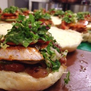 Tandoori chicken salad with apple and ale chutney